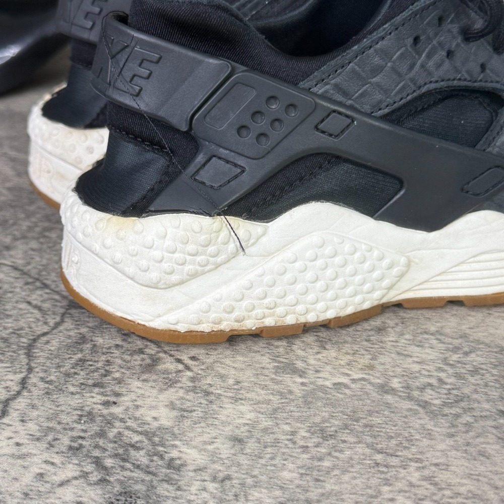 Nike Air Huarache Run Premium Shoes Black/White Snakeskin Women 8.5 683818-011 - Picture 2 of 11